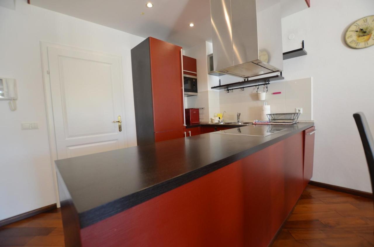 Apartment Max Ровінь Екстер'єр фото