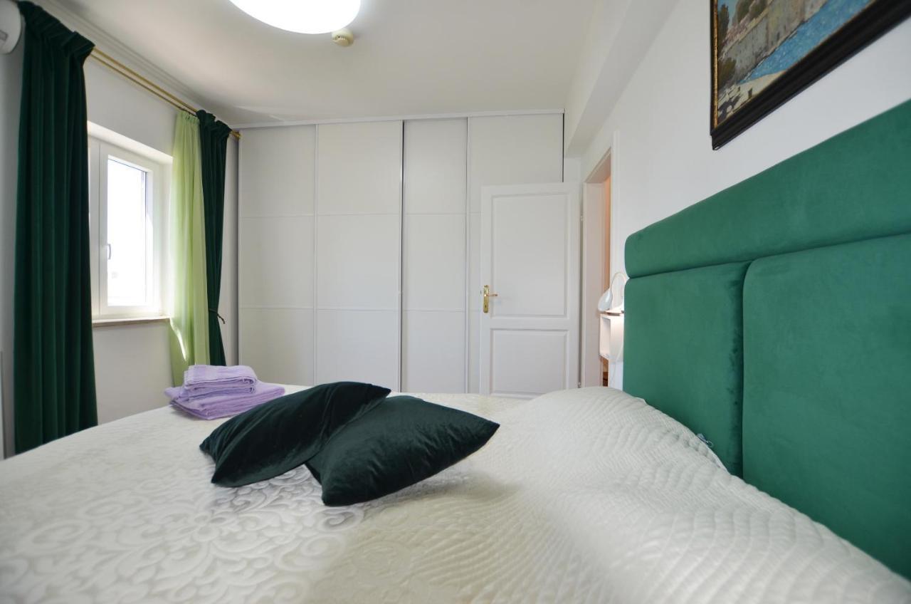 Apartment Max Ровінь Екстер'єр фото