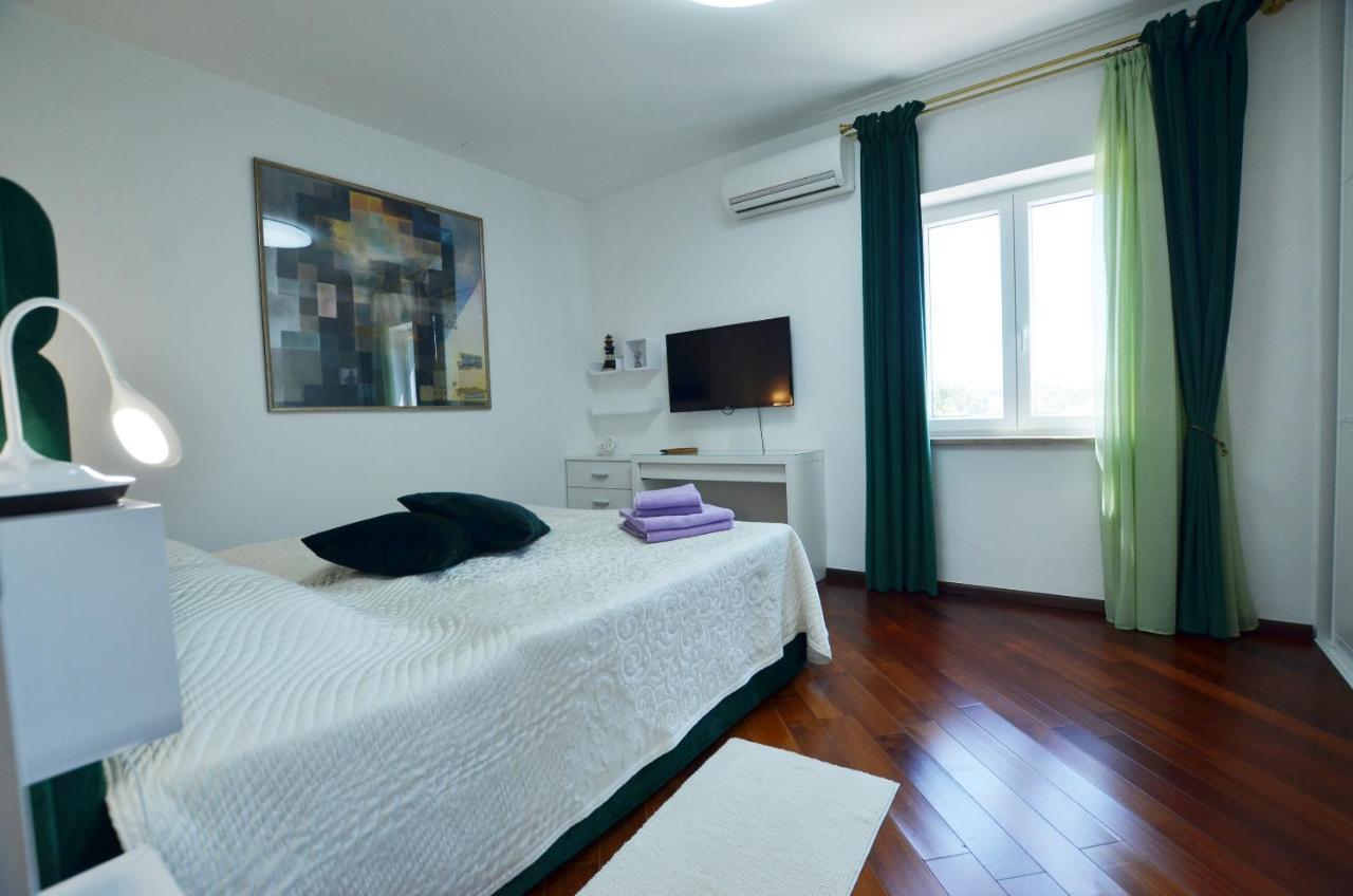 Apartment Max Ровінь Екстер'єр фото